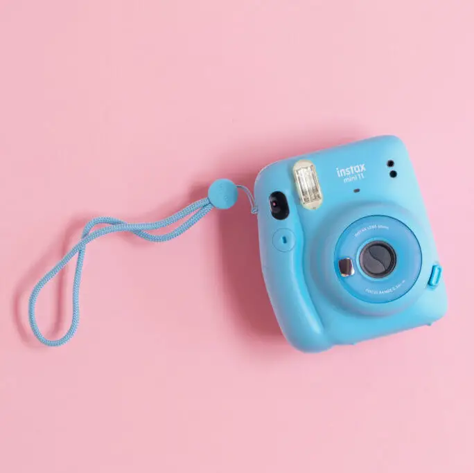 Instax Mini 11 Instant Camera does not have an SD card