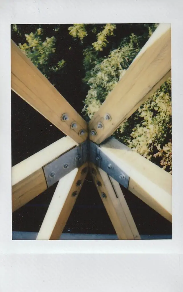 Instax Mini Photo with converging point in the middle of the frame where the image is the sharpest