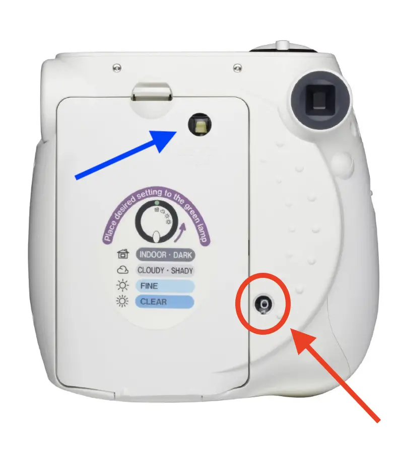 The frame counter and film indicator window on the back of the Instax Mini 7s